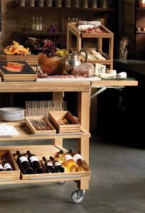 Craster_buffetmaterialenFlow eikenhouten trolley en plateaus