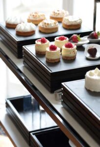 Craster Flow buffet collectie -zwarte trays en stands