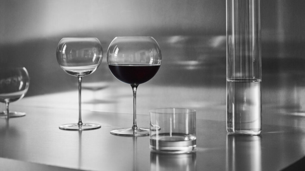 Orrefors-Geometry_Red_White_wine_Carafe_Tumbler
